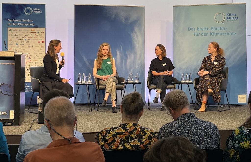 Foto einer Podiumsdiskussion beim 2. Deutschen Klimatag